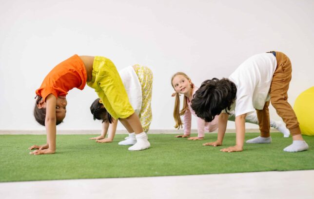kids-stretching-2-min